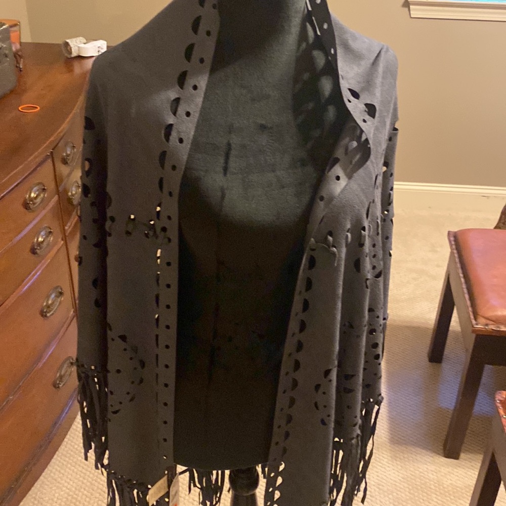 Fringed wrap - Picture 2 of 4